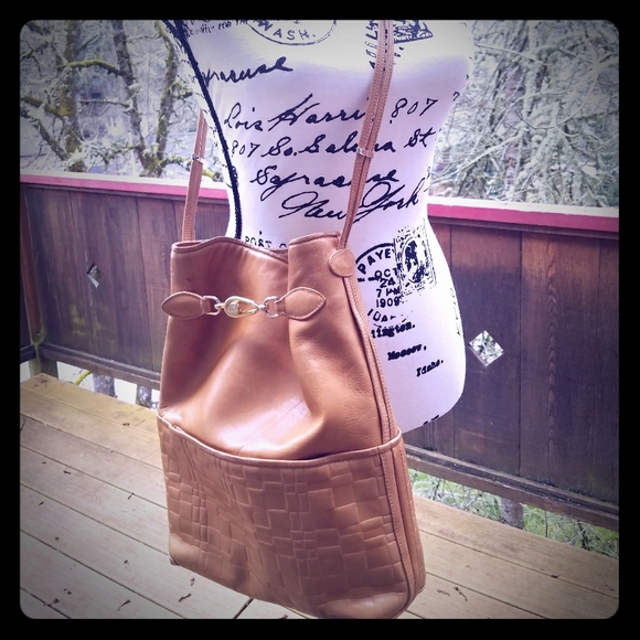 Gucci Handbags - GUCCI 🌻vintage gucci purse🌻